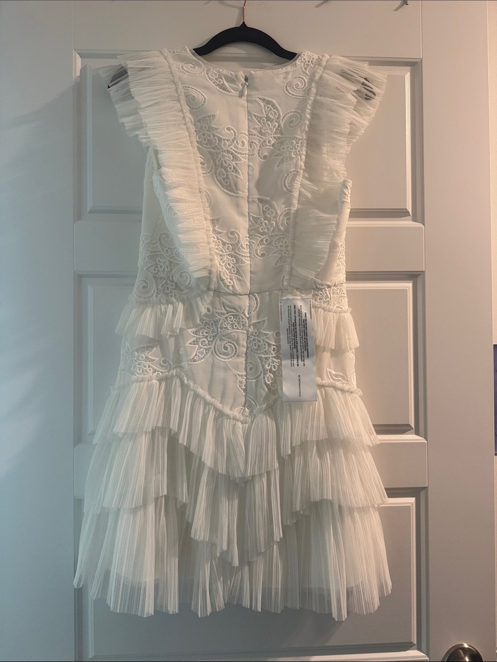 BCBGMaxAzria white Ruffled V‑Neck Lace Cocktail Dress - Picture 6 of 8
